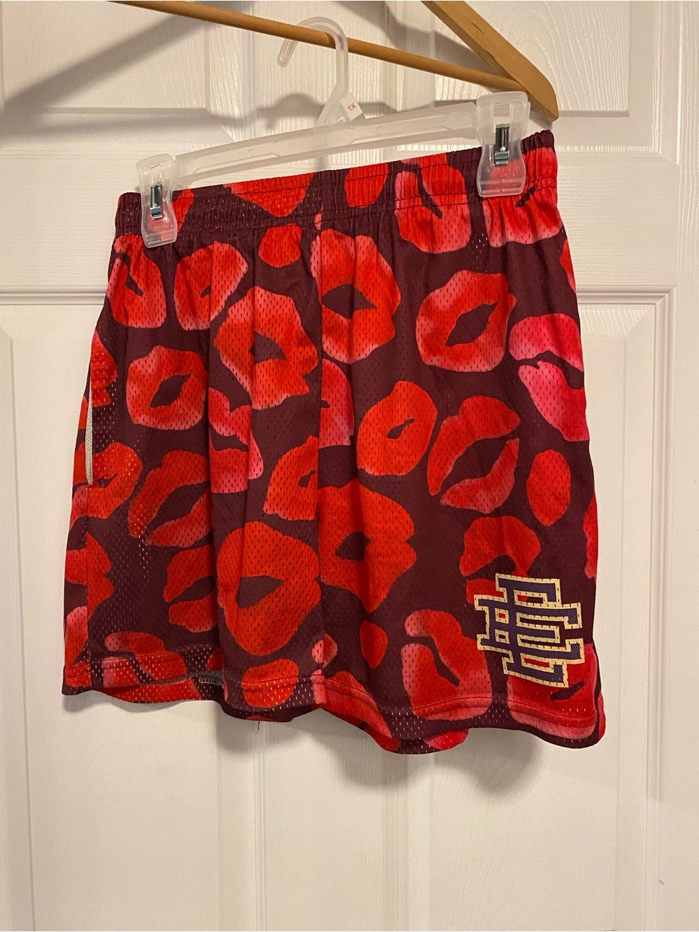 Red Kiss-Print Men’s EE Athletic Shorts